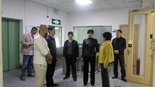 管委会副主任施立华带队到创新创业园开展年底安全生产大检查